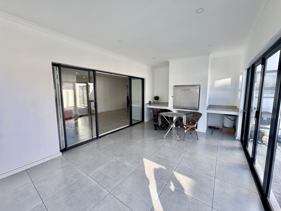 3 Bedroom Property for Sale in Sandown Western Cape